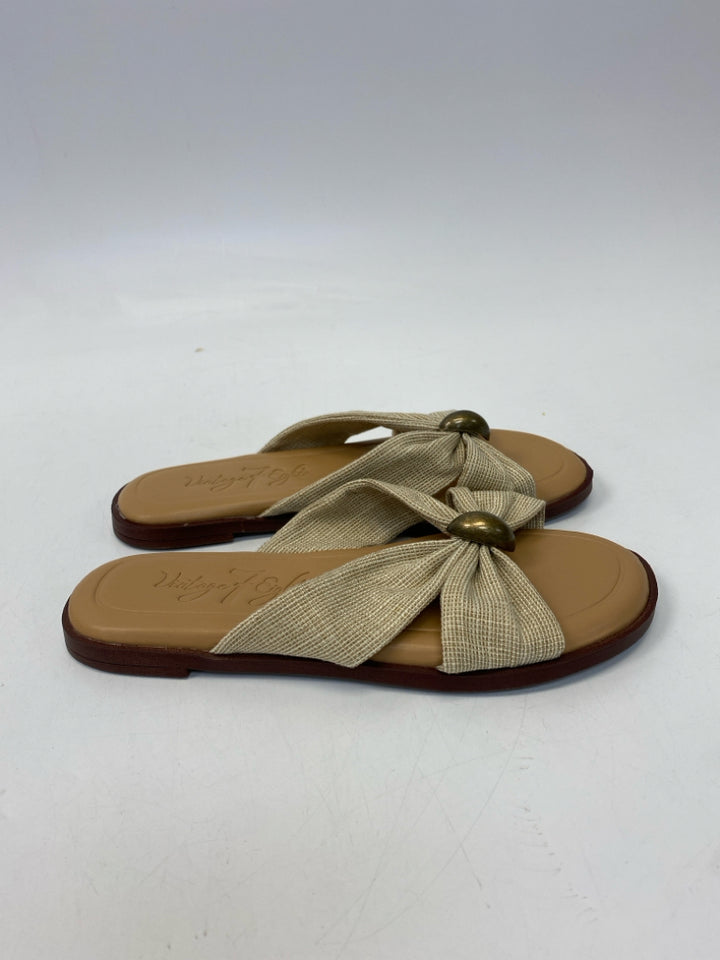Life Stride  Size 7.5 Cream Canvas Sandals