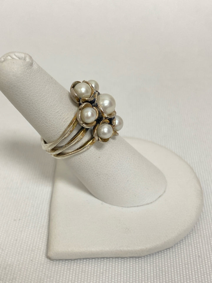 Pandora Silver Pearl Color Flowers Ring