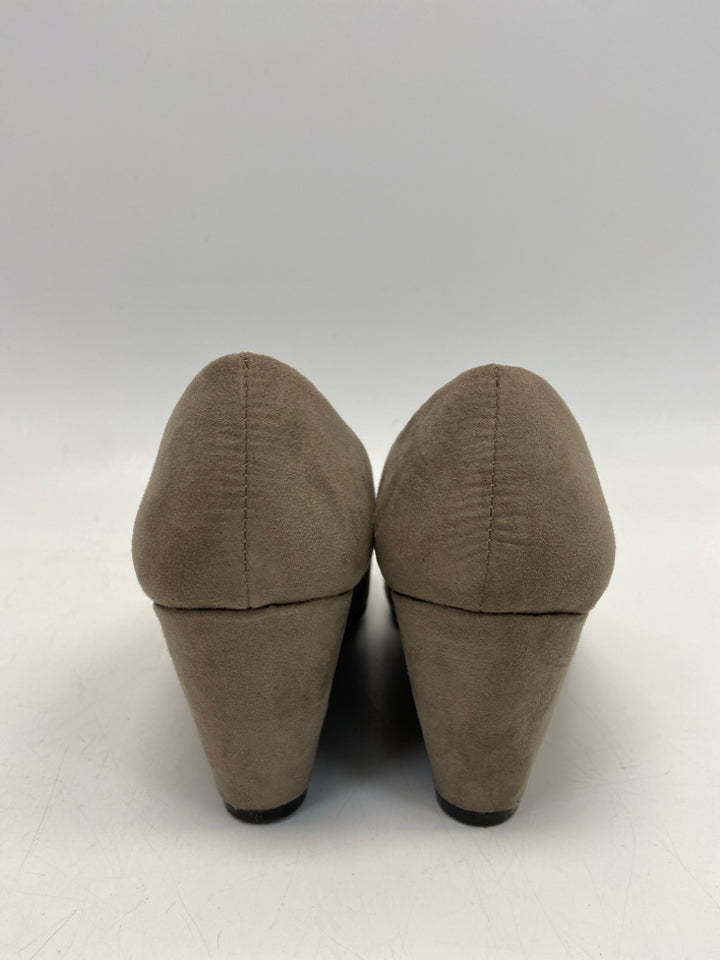NWOT Laundry  Size 8.5 Brown Suede Heels