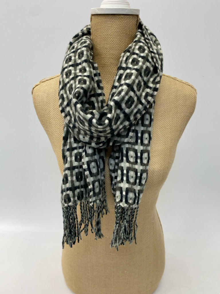Croft/Barrow Gray Black Fringe Scarf