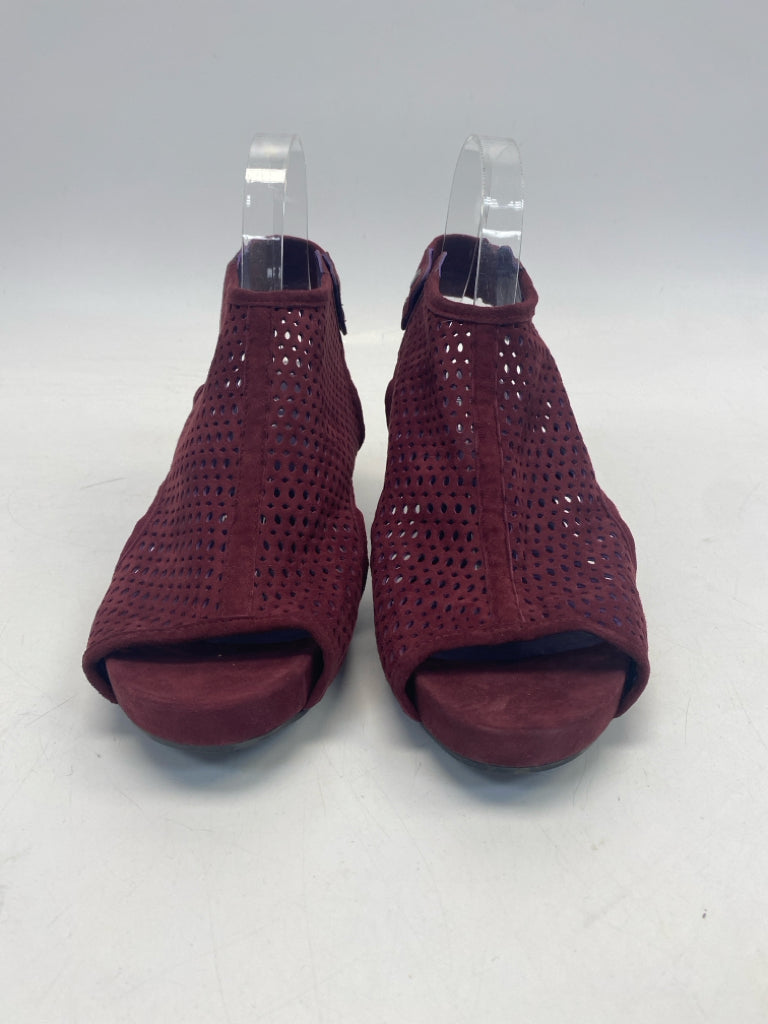 Vaneli US Shoe Size 9 Burgundy Perforated Flats