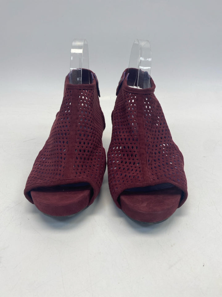 Vaneli US Shoe Size 9 Burgundy Perforated Flats