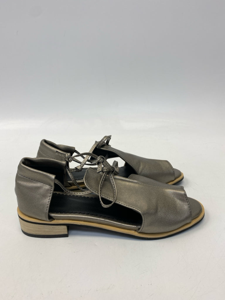 NWOT  Size 40 Pewter Sandals