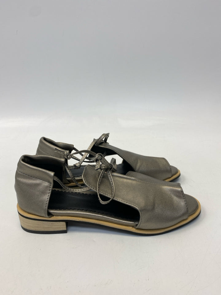 NWOT  Size 40 Pewter Sandals