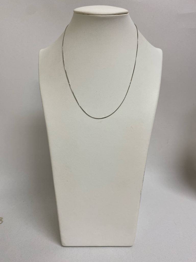 NWT Silver Chain Necklace