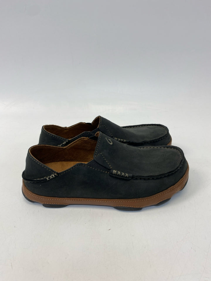 OluKai Size 7 Black Brown Men&