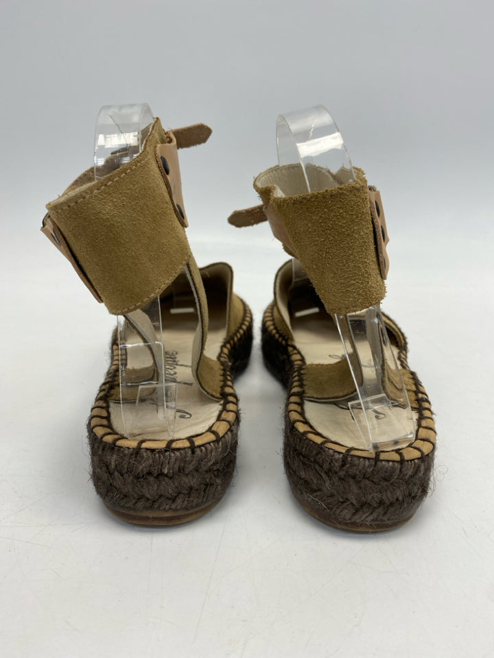Free People  Size 39 Brown Suede Sandals