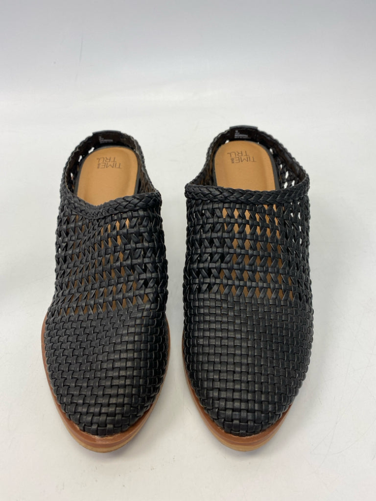 Time and Tru  Size 7 Black Woven Heels