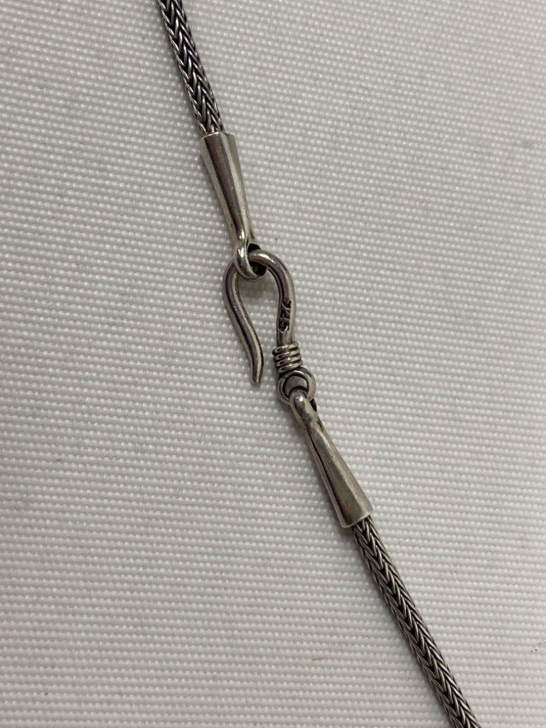 Silver Iridescent Oval(s) Necklace