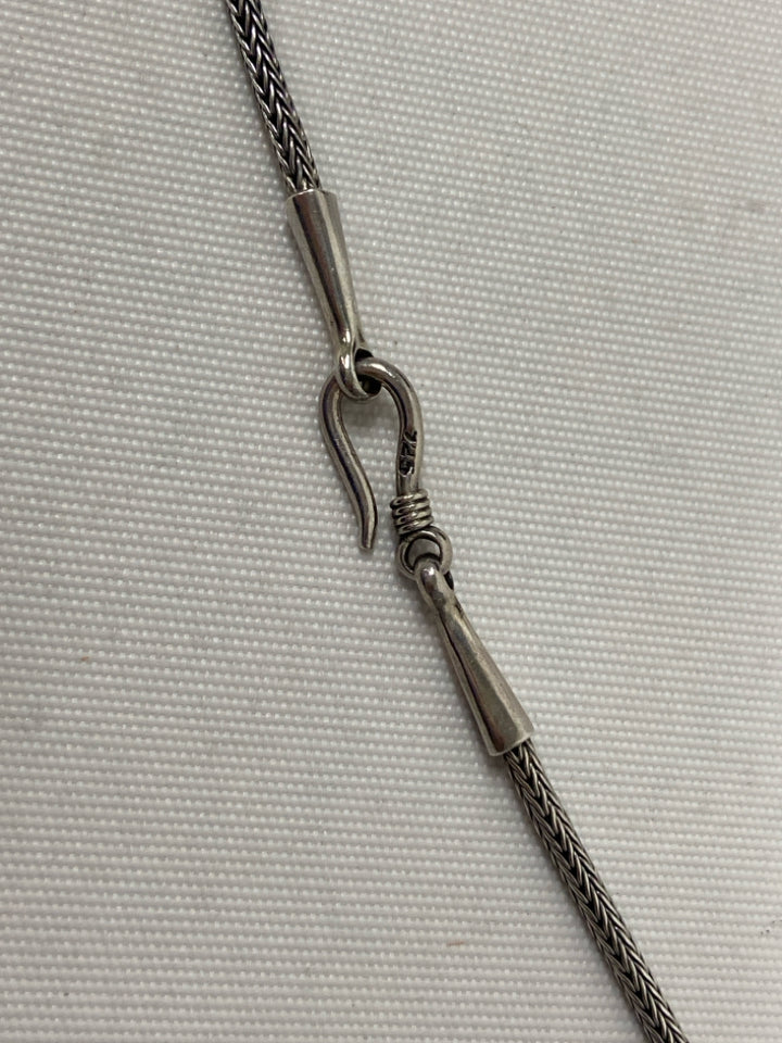 Silver Iridescent Oval(s) Necklace