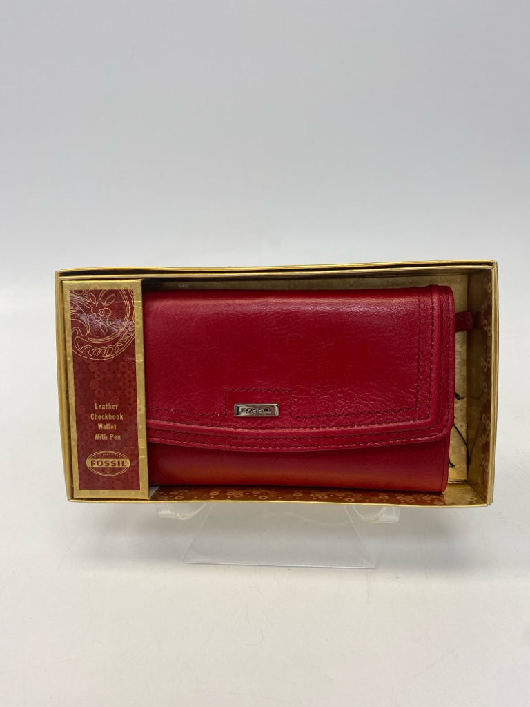 NEW/BOX Fossil Red Wallet