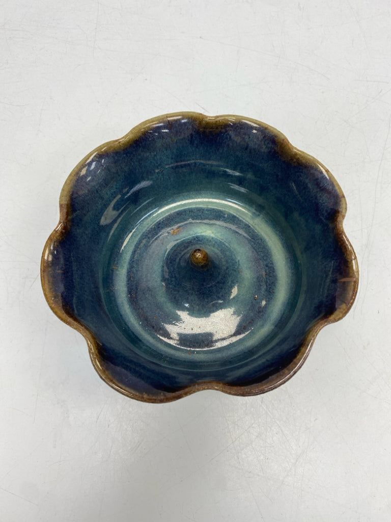 Blue Brown Ruffles Bakeware