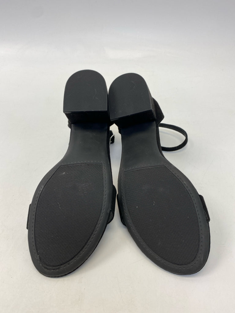 NWOT  Size 8 Black Sandals