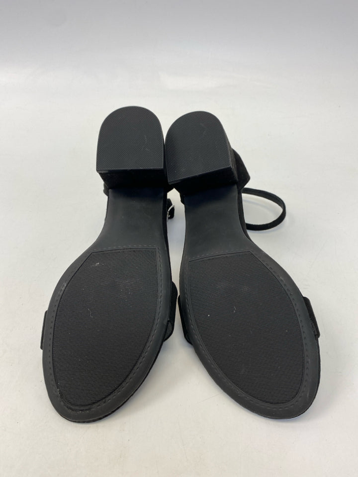 NWOT  Size 8 Black Sandals
