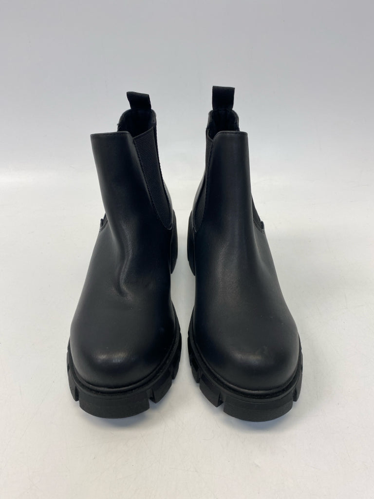 Soda US Shoe Size 9 Black Boots
