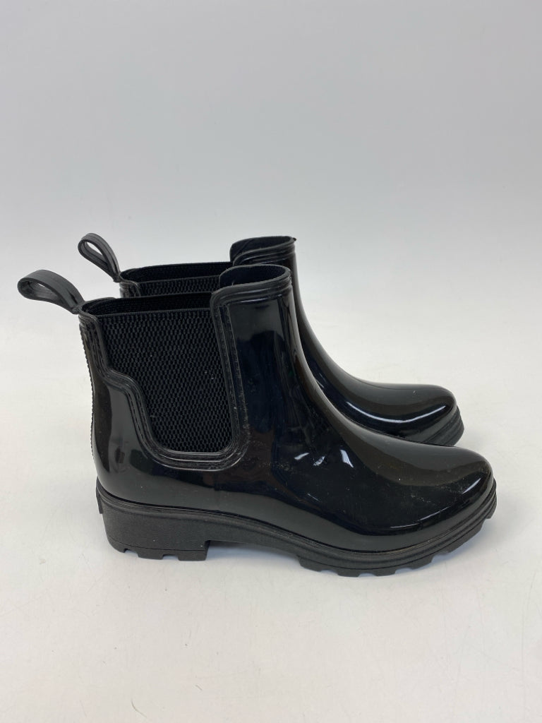 Seven 7  Size 8 Black Patent Boots