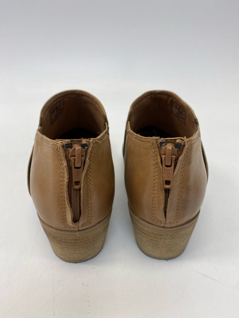 Clarks  Size 9 Brown Zipper Leather Boots