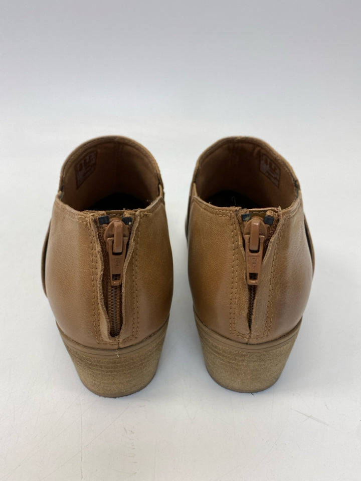 Clarks  Size 9 Brown Zipper Leather Boots
