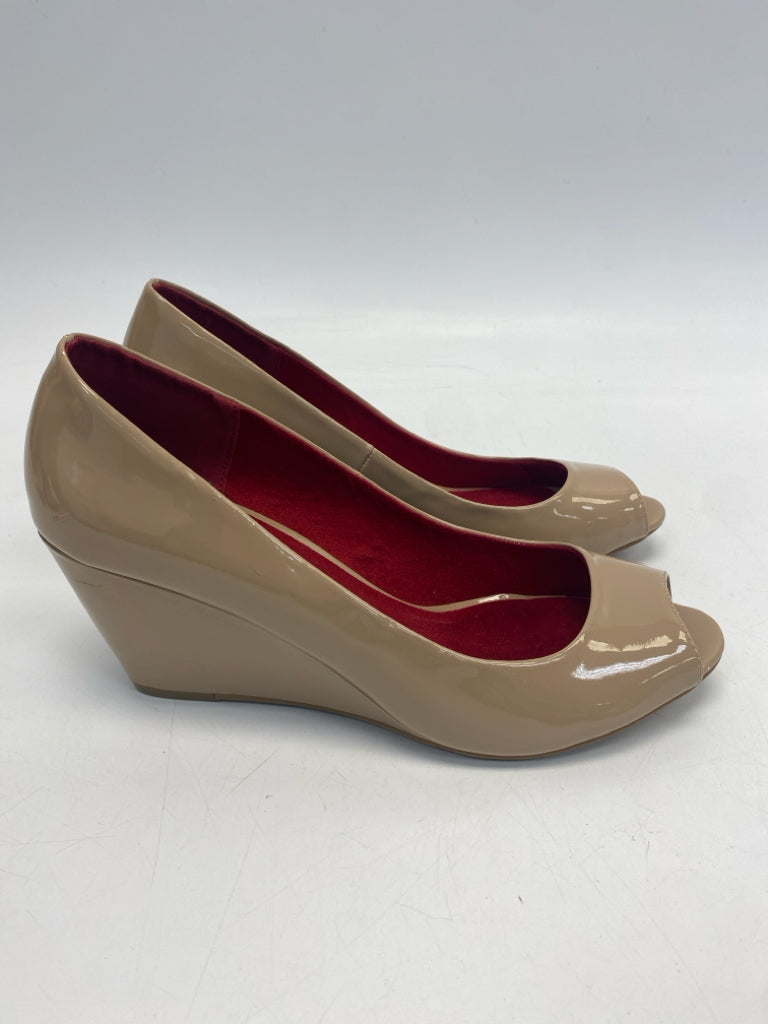 NWOT  Size 9.5 Brown Patent Wedge