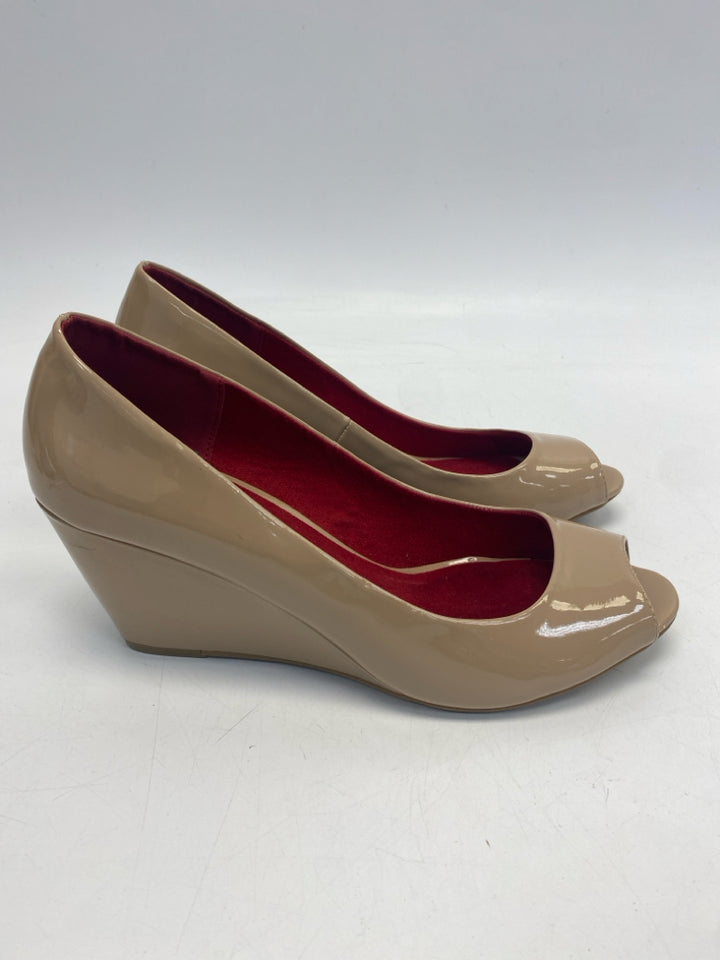 NWOT  Size 9.5 Brown Patent Wedge