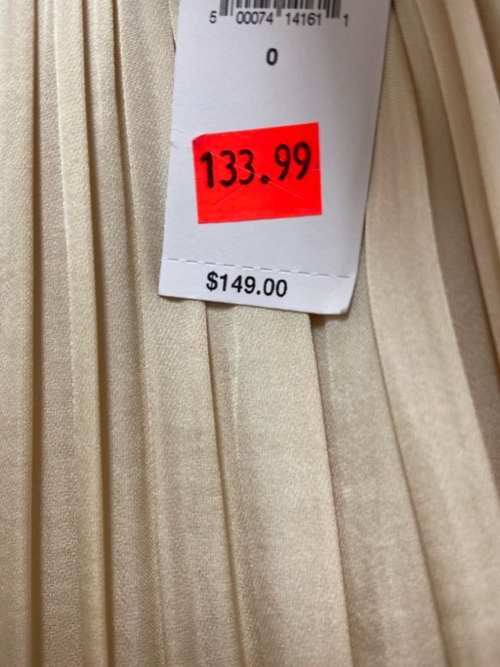 NWT Banana Republic Size 0 Cream Pleated Sleeveless Ladies Dress