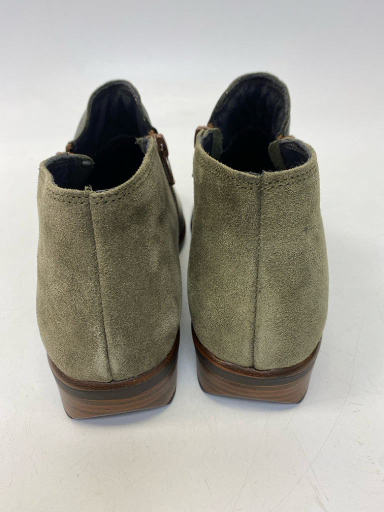 NWOT Naot US Shoe Size 6 Green Side Zipper Boots