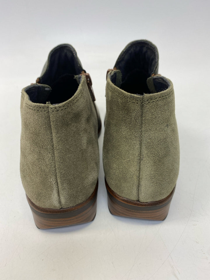 NWOT Naot US Shoe Size 6 Green Side Zipper Boots