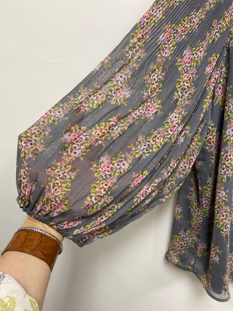 NWT Lauren Conrad Size XXL Gray Pink/Green Floral Plus Size Top