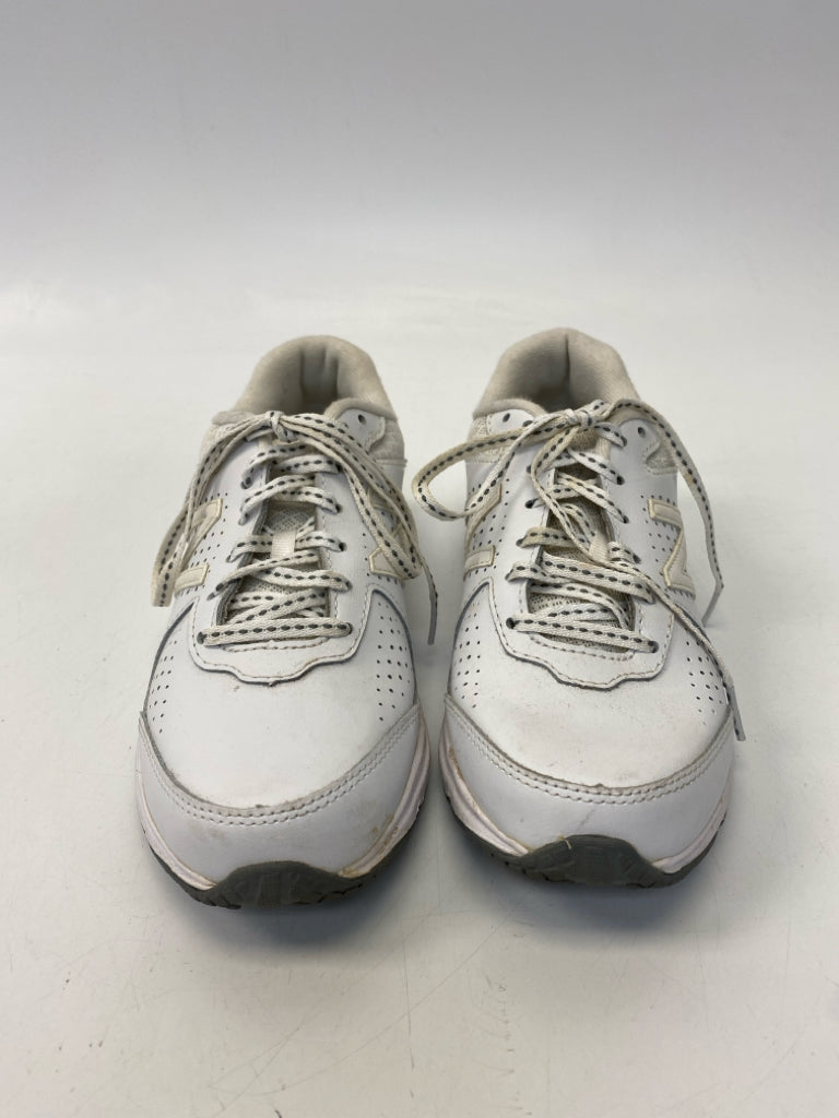 New Balance  Size 6 White Lace-up Sneakers