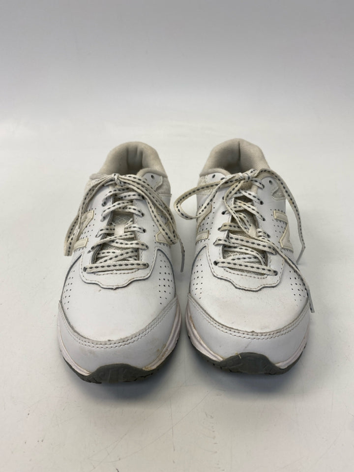 New Balance  Size 6 White Lace-up Sneakers
