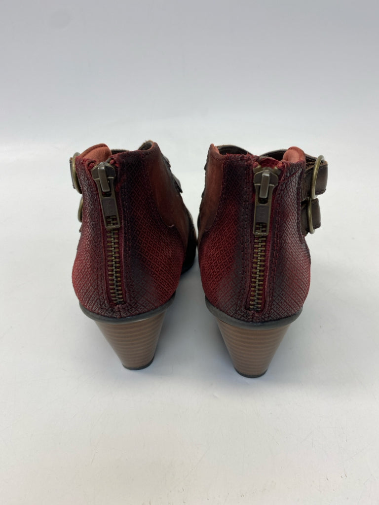 Earth  Size 8.5 Dark Red Brown Crisscross Heels
