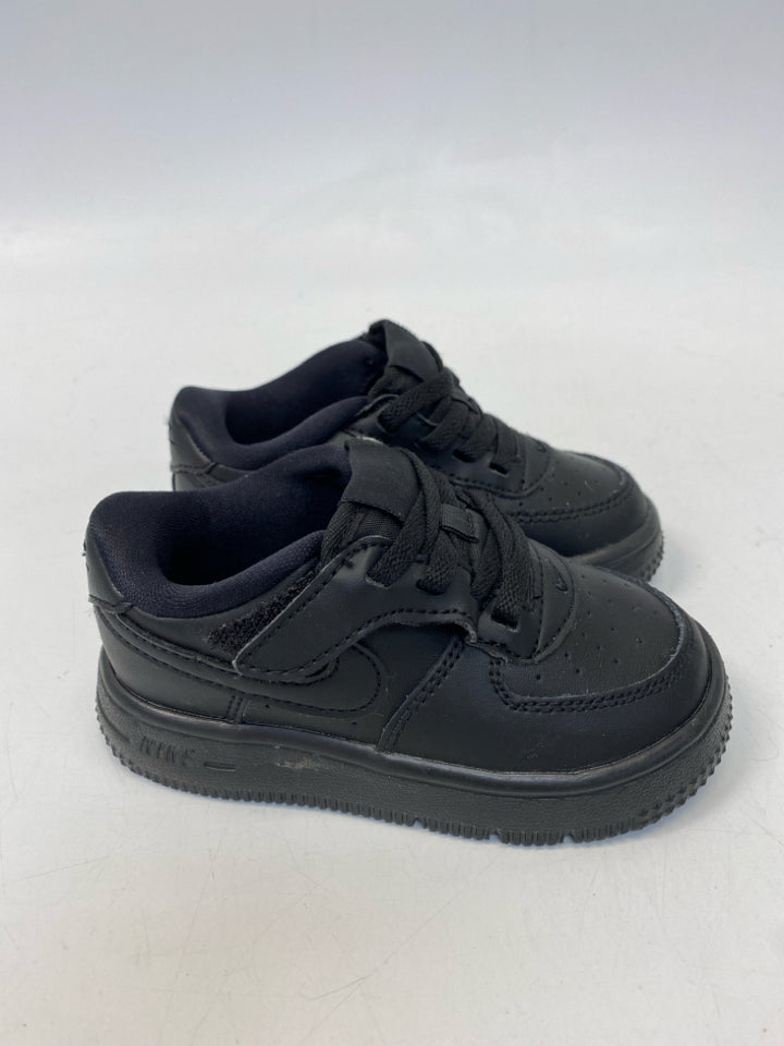 Nike SIZE 7 Black Boy&