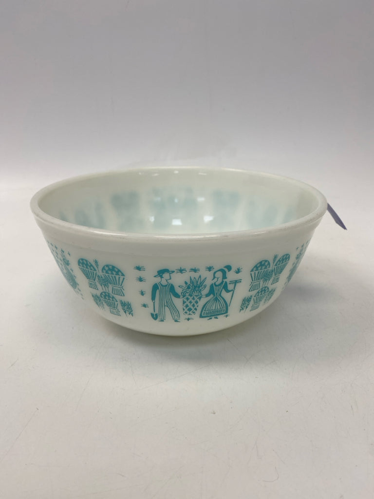 Pyrex White Green Bowl(s)