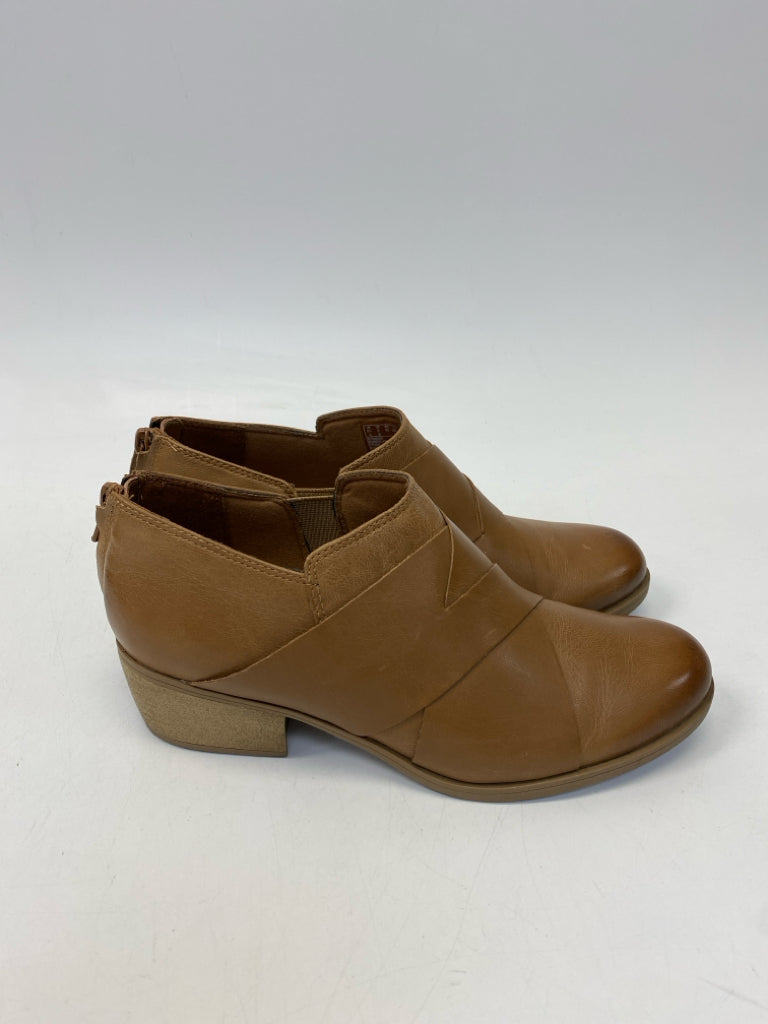 Clarks  Size 9 Brown Zipper Leather Boots