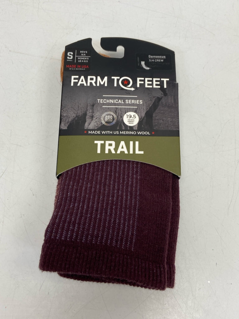 NEW/PKG Burgundy Socks