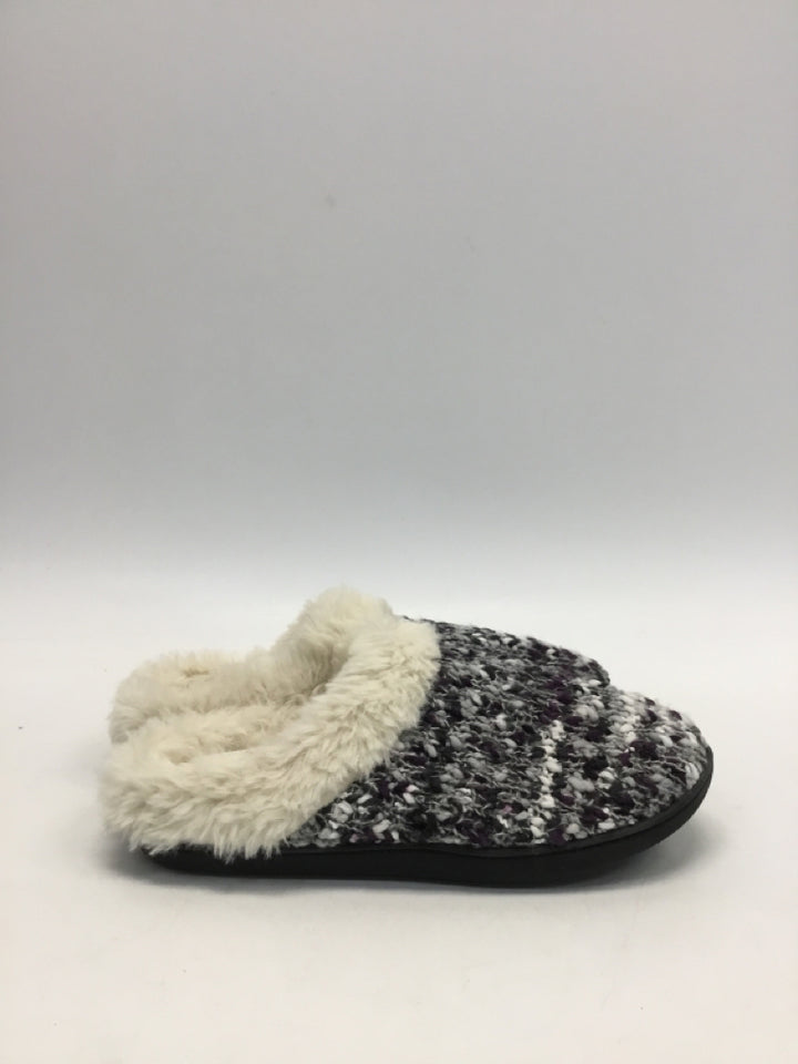 NWT Isotoner US Shoe Size XL Gray/White Slippers