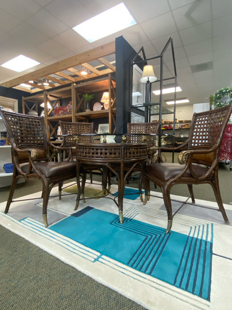 Brown/Clear Table