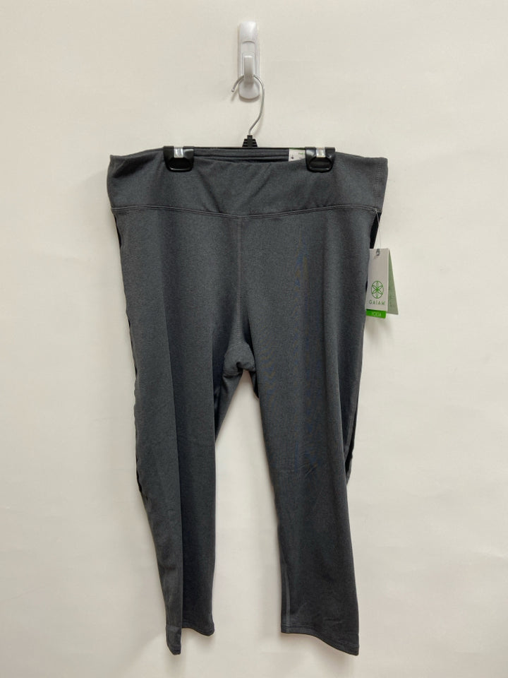 NWT Gaiam Size XL Gray Black Athletic Leggings