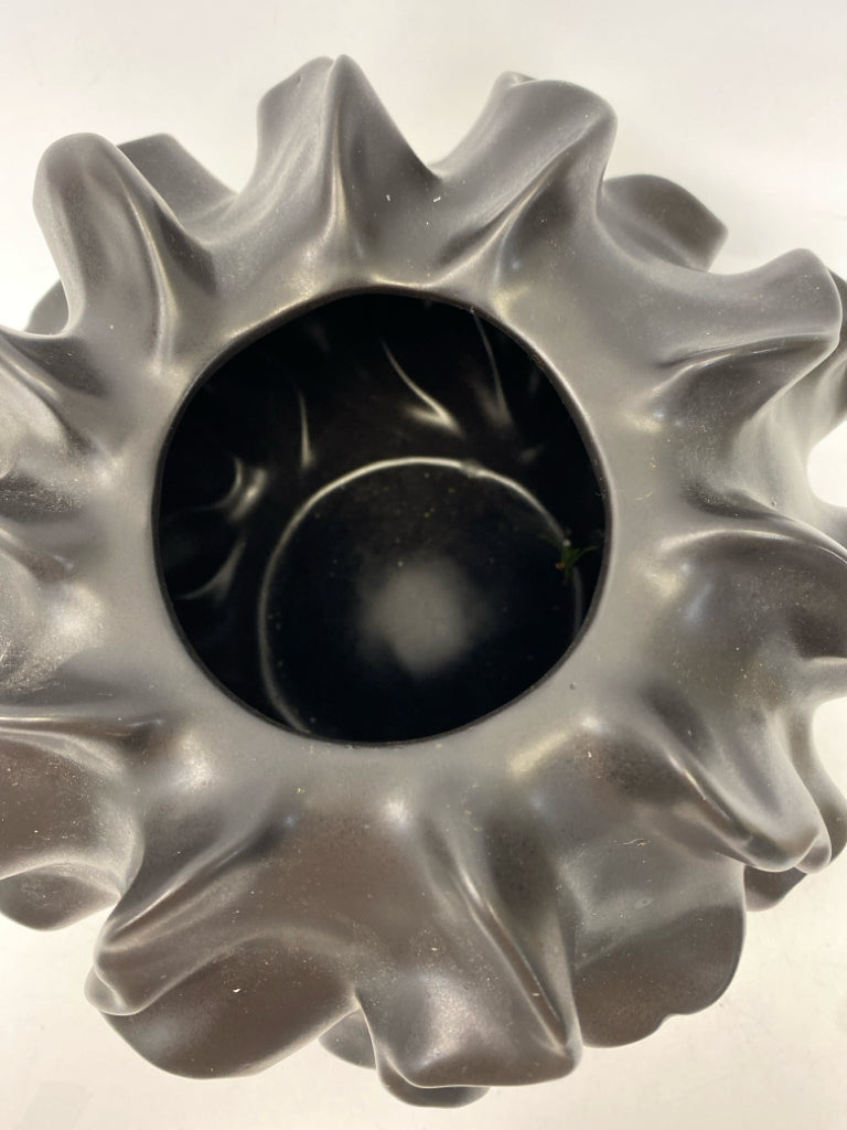 Black Ruffles Vase