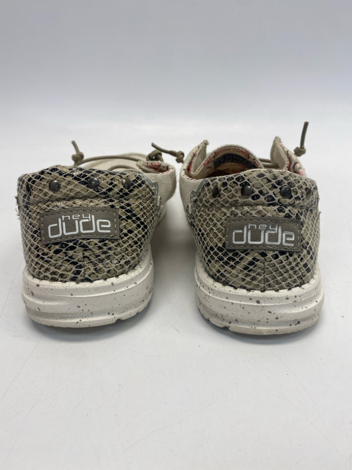 Hey Dude  Size 8 Tan Brown Star(s) Flats
