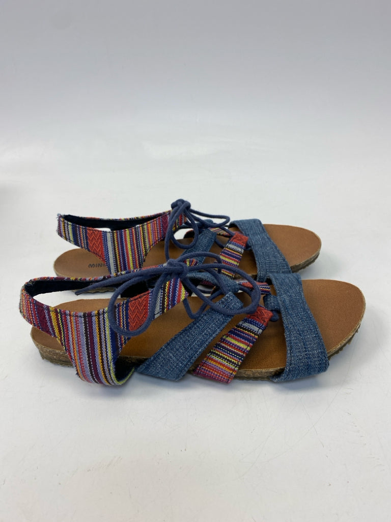 Minnetonka  Size 8 Blue Multi-Color Sandals