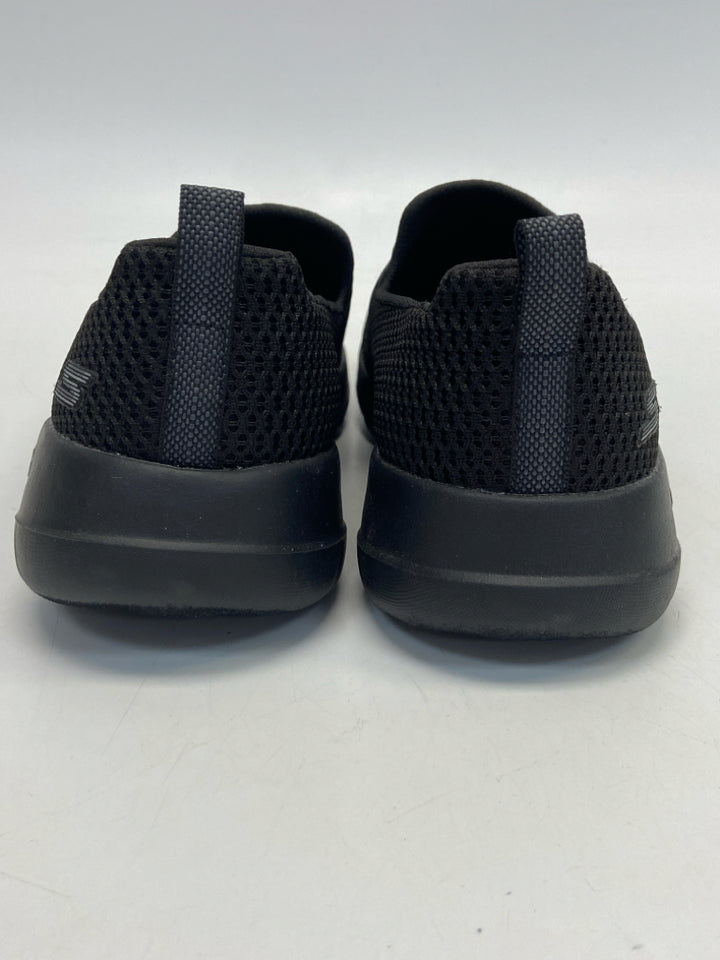 Skechers  Size 6.5 Black Knit Sneakers