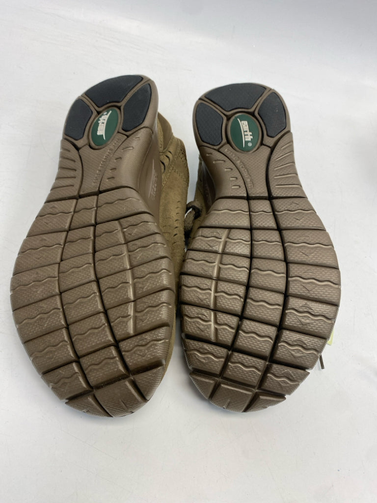 NWT Earth Size 9.5 Brown Lace-Up Men&