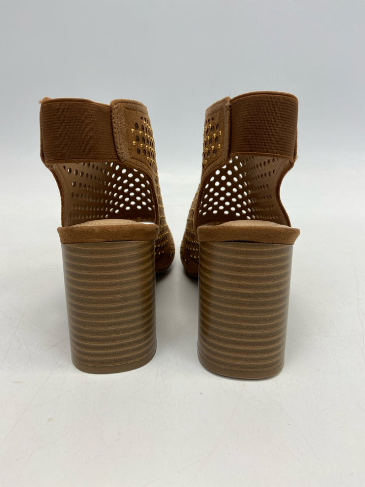 NWOT  Size 7 Bronze Gold Perforated Sandals