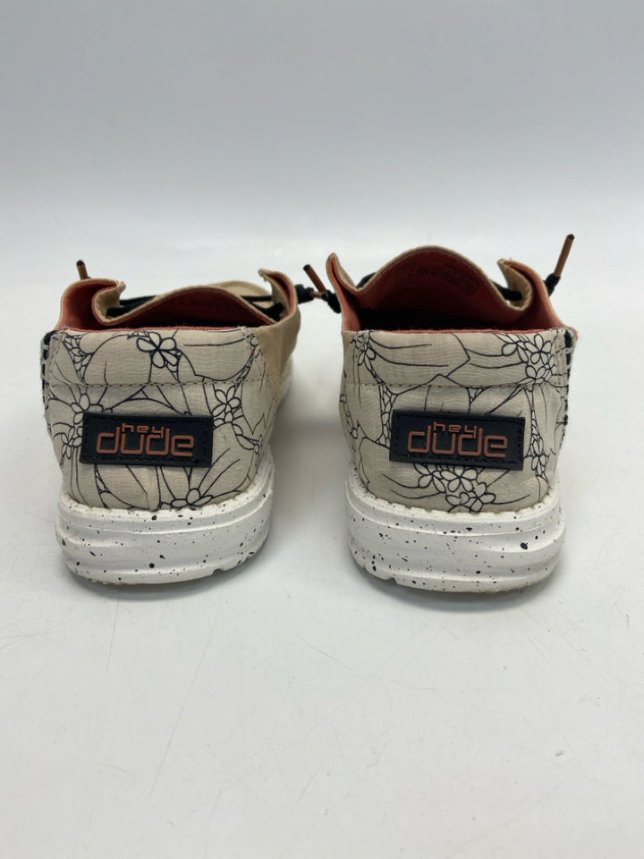 Hey Dude  Size 8 Sneakers
