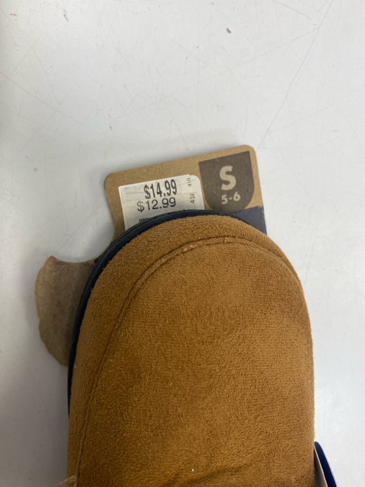 NWT Dearfoams US Shoe Size S Brown Cream Slippers
