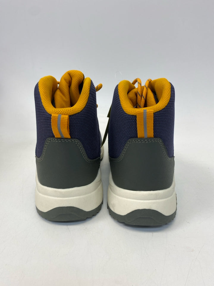 all in motion SIZE 6 Navy Gold Boy&