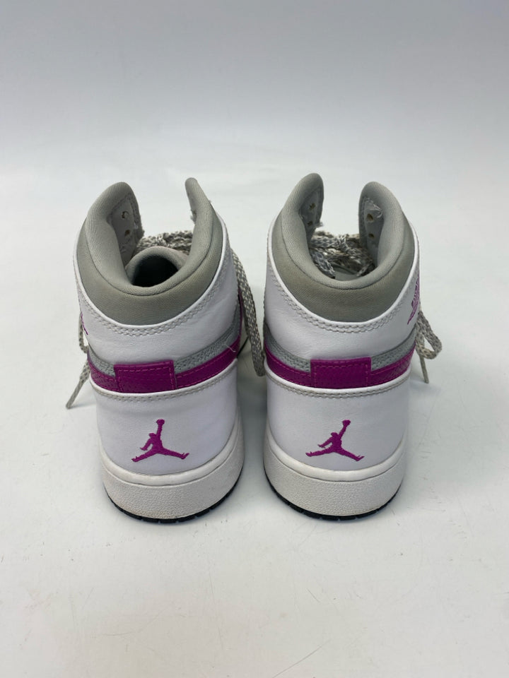 Nike SIZE 5.5 Gray Fuchsia Lace-Up Girl&