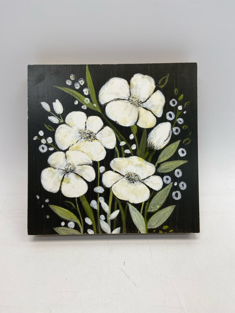 Black White/Green Flowers Wall Hanging