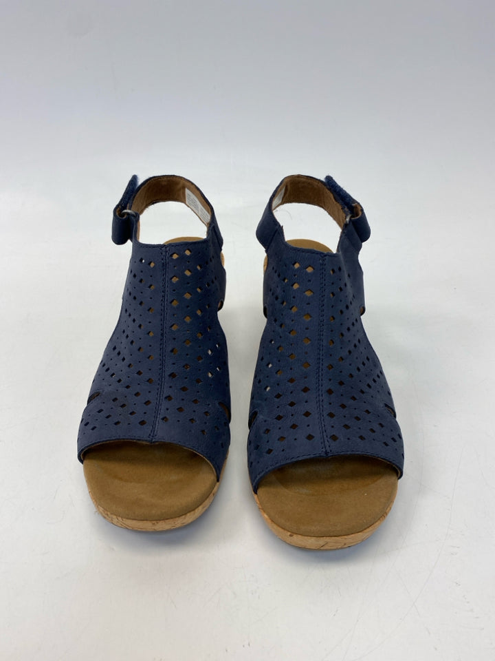Rockport  Size 7.5 Dark Navy Perforated Sandals